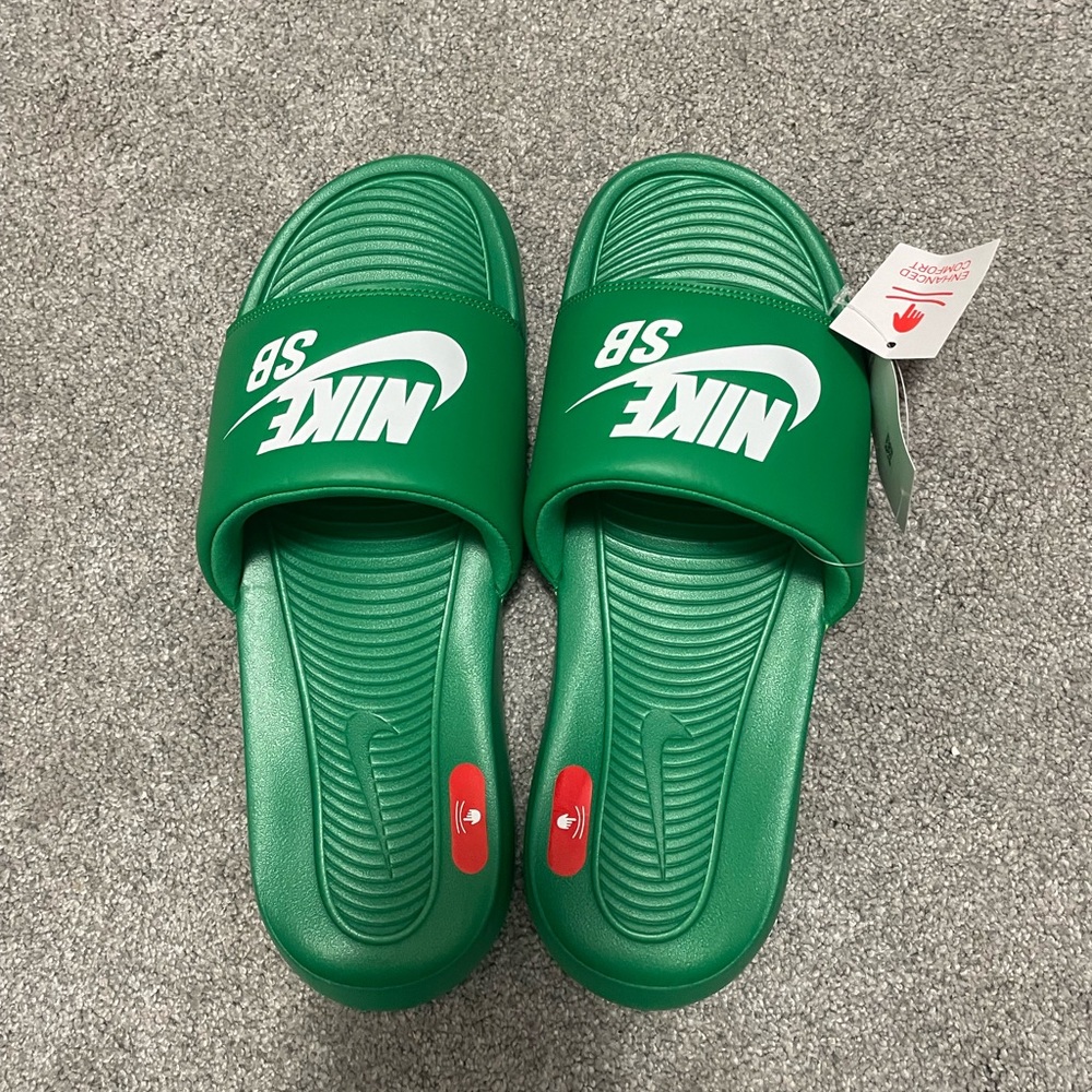 mens green nike slides